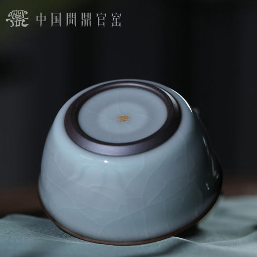 问鼎官窑北官月白鸡缸杯 商品图4