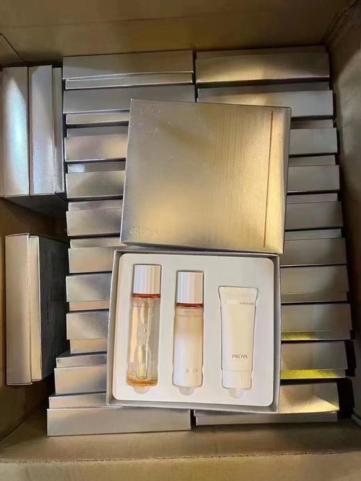 珀莱雅双抗焕亮三件套
双抗焕亮水60ml*1
双抗焕亮乳40ml*1
净透舒颜洁面乳40g*1 商品图1