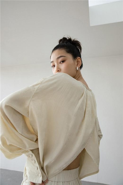 Le Malene 法式慵懒灯笼袖上衣 17848 商品图1