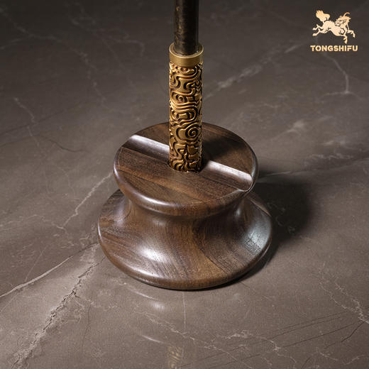 铜师傅 黑胡桃原木《金箍棒底座》工艺品摆件 圆形实木底座 商品图3