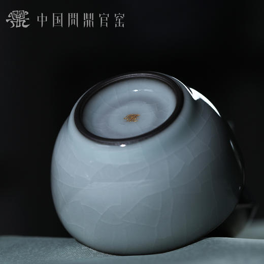 问鼎官窑北官月白听涛杯 商品图4