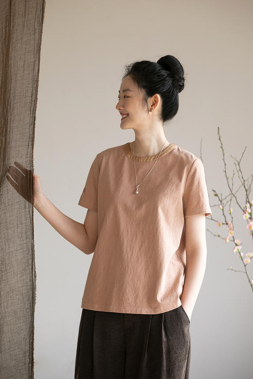 牧衣游原创 手工刺绣棉质茶染T恤舒爽透气休闲百搭圆领短袖 初茶 商品图5