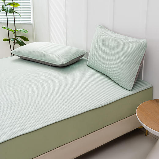 多喜爱  凉豆豆笠围三件套-汀兰（抹茶绿/星空灰/暮山紫）【凉感科技】【按摩颗粒】【可机洗】速冷凉感科技材料 凉而不冰A类抗菌 黑科技冷感材质 3D立体凉豆豆 三明治透气网 SC 商品图1