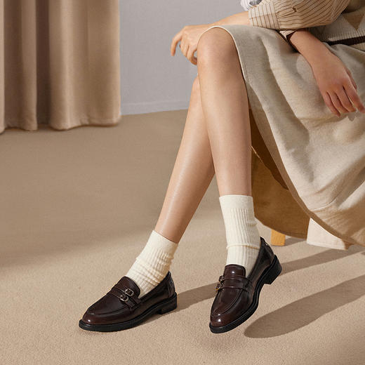 千百度复古轻盈乐福鞋女款通勤漆皮小皮鞋正装单鞋A25169108 商品图4