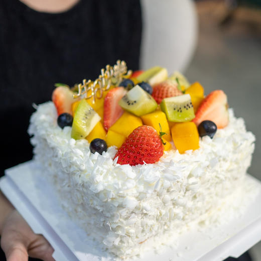 8寸水果欧蕾 进口奶油+芒果夹心 商品图0