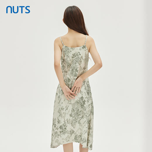 NUTS春秋新品V领时尚优雅修身气质碎花吊带连衣裙333101206 商品图4