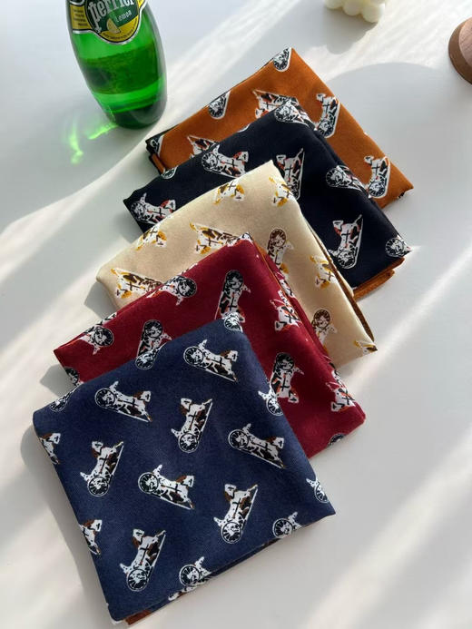 外贸大牌同款配色｜复古控必入的羊毛小方巾！
真丝+澳州水溶羊毛混纺｜软糯到像陷入到云朵里！
五个色，尺寸 70×70 商品图8