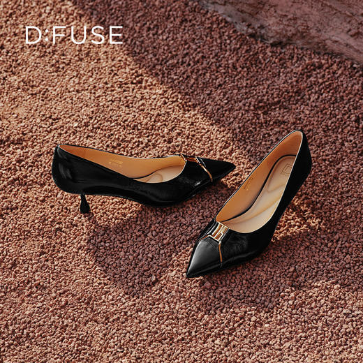 Dfuse迪芙斯2025春季新款羊皮猫跟鞋金属字母扣镂空高跟鞋DFD1111007 商品图4