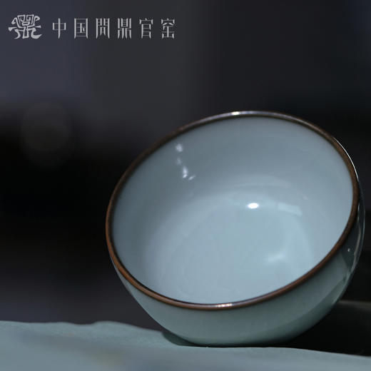 问鼎官窑北官月白听涛杯 商品图2