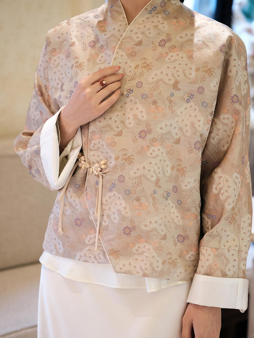 盛唐牡丹 |松柏纹宋锦交叉襟外套(限量款-售完不补) 商品图2