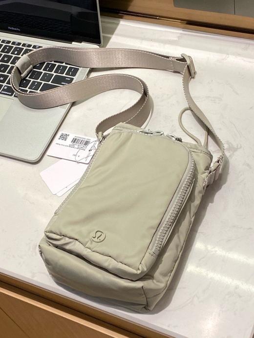 点此购买 lulu露露大家斜挎水壶包 sz 311644 商品图4