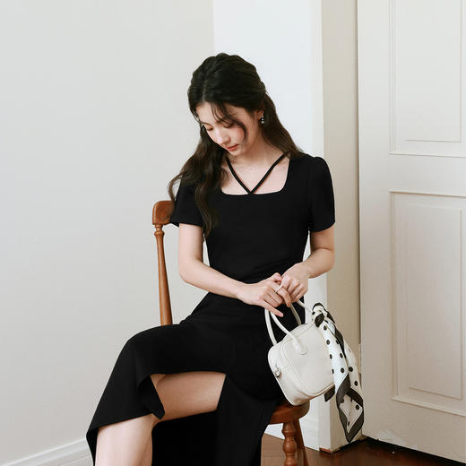 【严选】诗凡黎针织连衣裙25春新品小黑裙系列收腰法式简约风中长裙7G3190391 商品图0