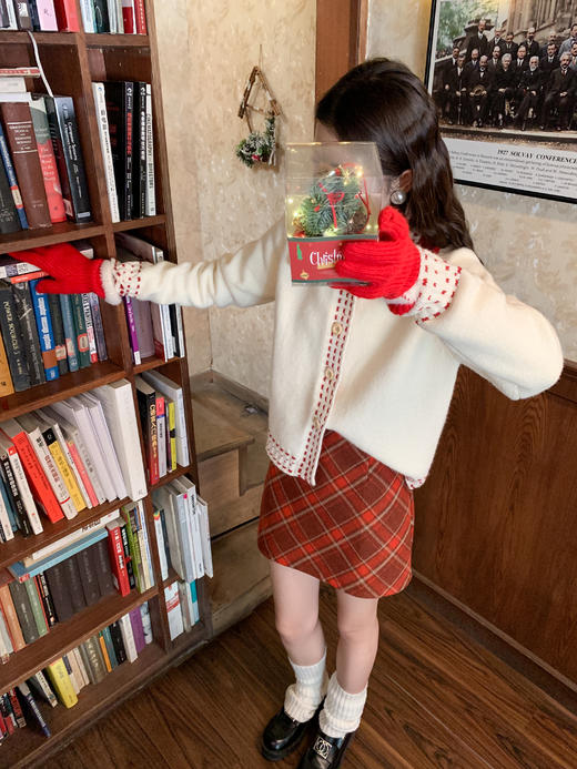 【189元任选2件】最后一波现货！翻领撞色系扣毛衣 商品图7