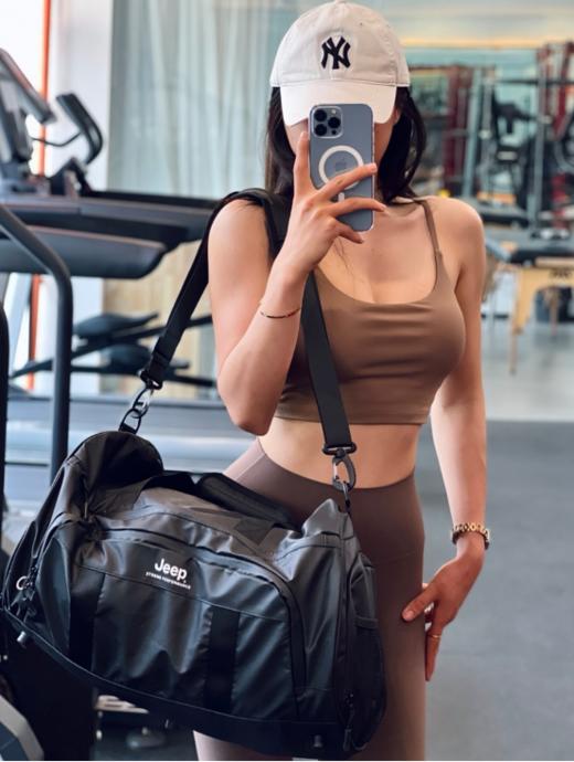 🌈健身党必入❗斩获TOP口碑榜的神级运动包来了！😎黑神话悟空同款【吉普·JEEP干湿分离健身包】💥炸裂登场，轻量化设计、出行无忧、减轻负担 轻松携带自由切换:手提/单肩/斜挎  商品图0