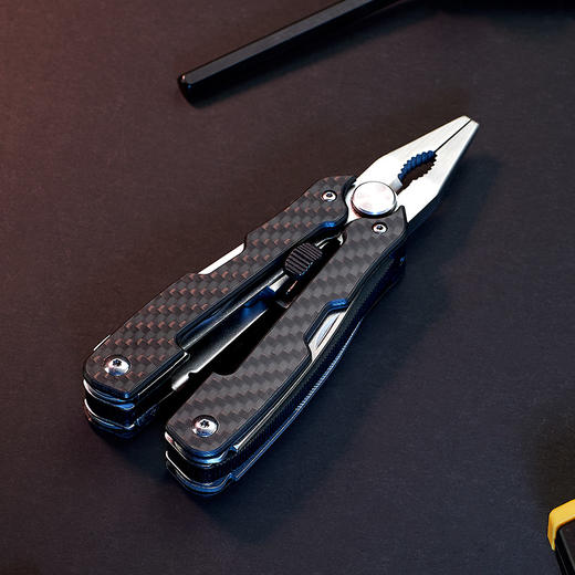 瑞士科技 SWISS+TECH 玄龟9合1伸缩碳纤维手柄工具钳-分销 商品图5