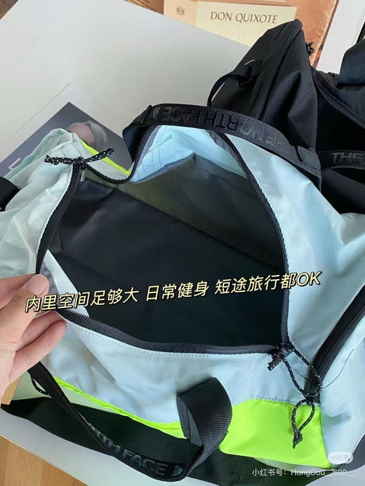 正品韩单THE NORTH FACE/北面男女手提斜跨衣物包行李袋实用防水旅行耐用旅行包
四个色，尺寸：53.5*23*33cm
代购500➕ 商品图7