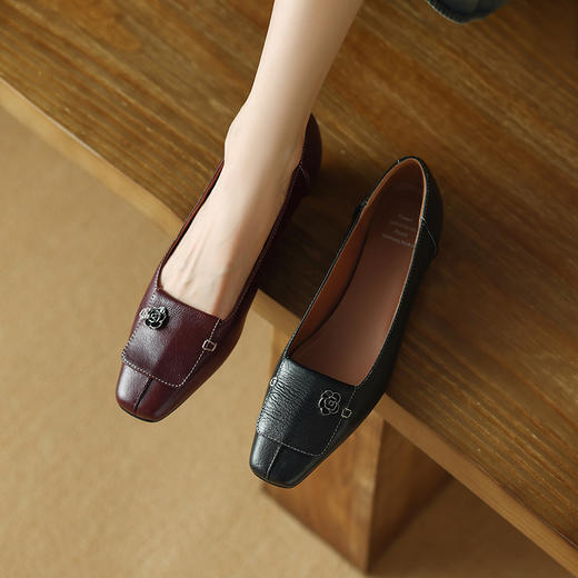 【预售5天】春秋新款羊皮复古风花朵浅口黑色低跟单鞋QQJFG&JZ-1373F 商品图0