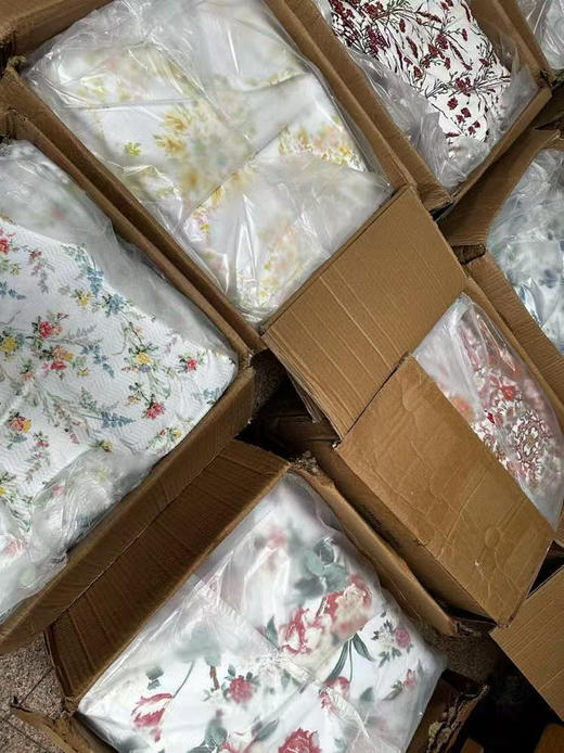 原单正品拉夫劳伦100%纯棉毛巾。花色20多个，好多都没拍到的，每个都好看，美美的田园风风格。尺寸72×42
全部原箱卖完无补！拼手速
官网售价26.99美金一条，现特价69四条包邮，颜色随机 商品图7