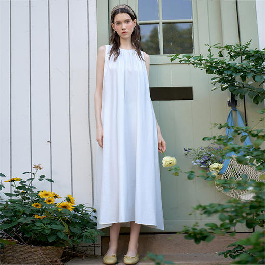 西遇无袖背心连衣裙女新款法式通勤风黑色a字收腰长裙D0050493 商品图1