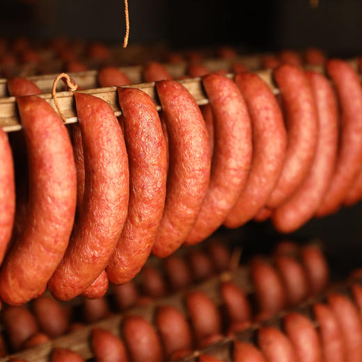 LD哈尔滨虾仁红肠 125g/根 商品图0