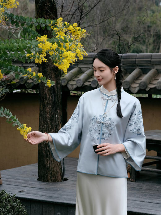 盛唐牡丹 |吉祥宝瓶团纹对襟外套-月白蓝 商品图4