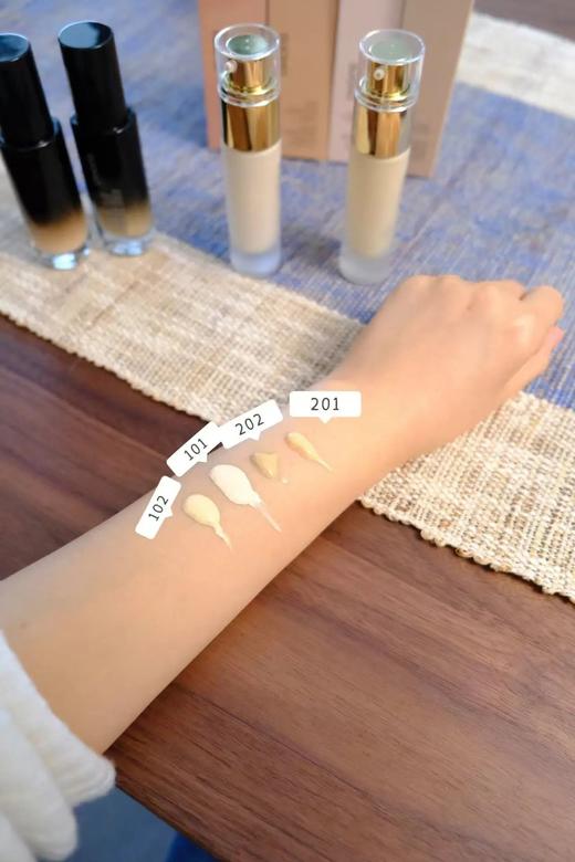 【干性皮肤/混油皮】光感无暇润泽裸感粉底液 滋润不假白 很服帖 加送土豆泥卸妆膏小样 商品图3