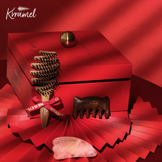 Krramel 养生护发礼盒 LH-010 中号松塔梳+猫咪经络梳+刮痧板 经络梳猪鬃梳实用生日结婚礼物新婚伴手礼 商品图1