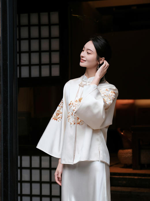 盛唐牡丹 |吉祥宝瓶团纹对襟外套-米黄 商品图6