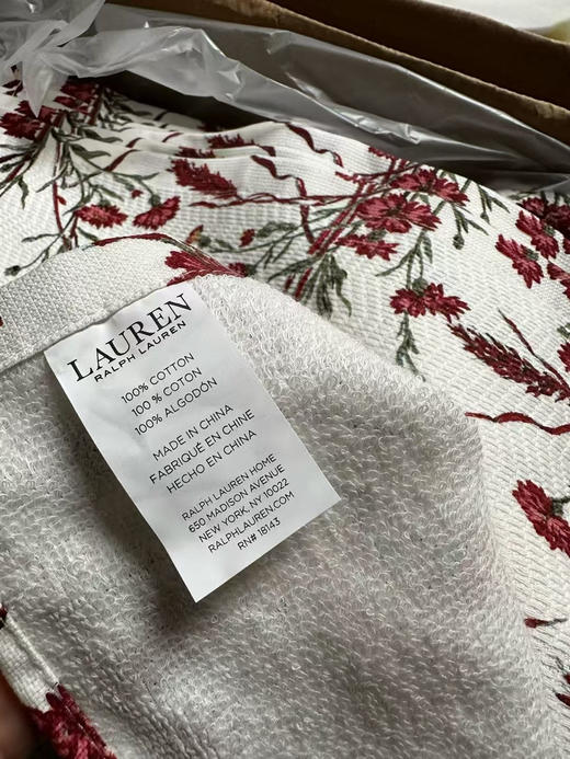 原单正品拉夫劳伦100%纯棉毛巾。花色20多个，好多都没拍到的，每个都好看，美美的田园风风格。尺寸72×42
全部原箱卖完无补！拼手速
官网售价26.99美金一条，现特价69四条包邮，颜色随机 商品图12