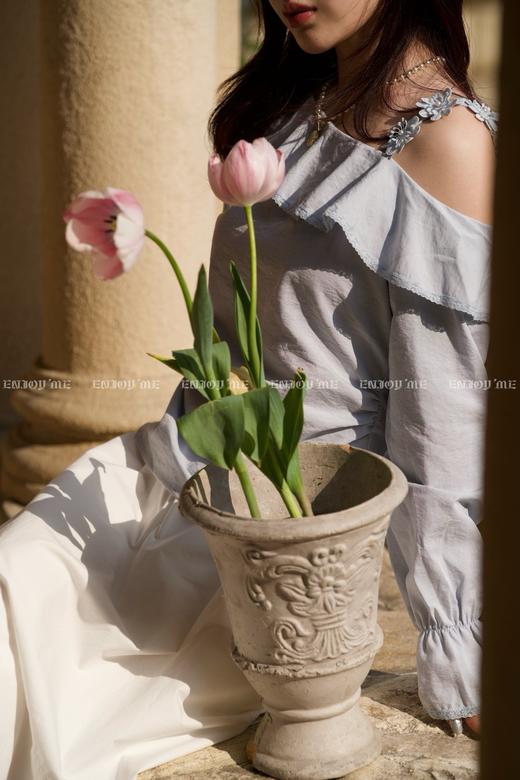 【门店同款】ENJOY春季“绮梦繁花”立体花斜肩上衣 161843076 商品图8