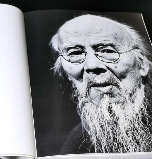 中国艺术大师：《齐白石》，8开，吕立新著，河北美术出版社2009年一版一印，288页，定价180，售价70元。 商品图4