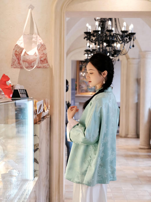 盛唐牡丹 |艾绿色蝶恋花双面穿外套(松鼠葡萄哑光面料款） 商品图4