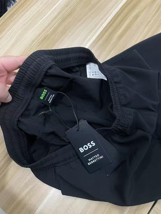 外贸原单正品BOSS男士新款运动休闲短裤 ,快干材质。
尺码m--xxl 商品图3