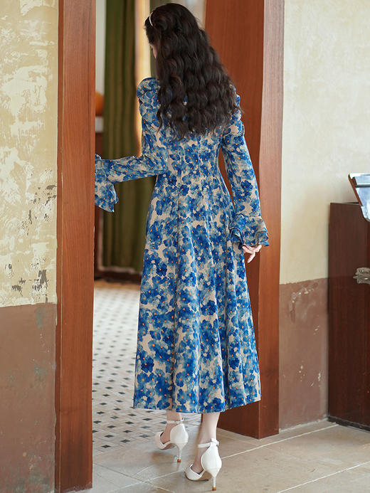 法式复古方领垂坠感油画长裙收腰显瘦喇叭袖碎花连衣裙女秋 商品图4