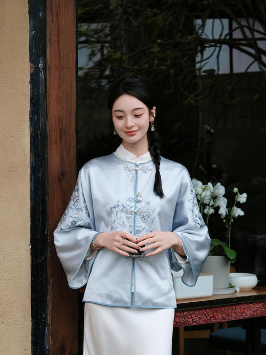 盛唐牡丹 |吉祥宝瓶团纹对襟外套-月白蓝 商品图3