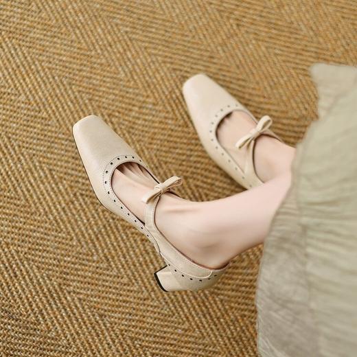【预售5天】春季头层羊皮一字带甜美蝴蝶结显瘦舒适粗跟韩版小方头单鞋DJ&GY8777 商品图3