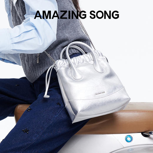 Amazing Song乙颂 流浪袋单肩牛皮斜挎包通勤链条设计水桶托特包女 商品图3