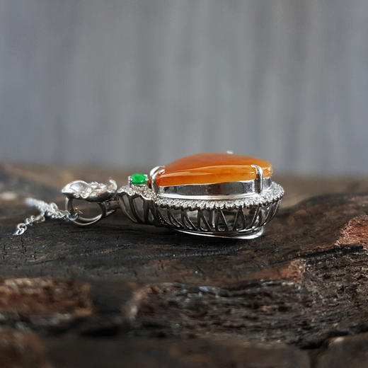 【天然正品】A货翡翠AU750精品白金镶钻镶天然冰种福袋(福气满满）黄翡吊坠项链26.4*20.3*9.6MM（皆取最大值）女士现售价：5880！130325AH31 商品图2