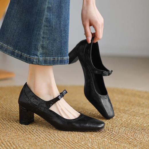 【预售5天】春季头层羊皮一字带甜美蝴蝶结显瘦舒适粗跟韩版小方头单鞋DJ&GY8777 商品图2