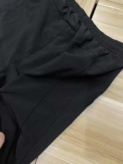 外贸原单正品BOSS男士新款运动休闲短裤 ,快干材质。
尺码m--xxl 商品图4