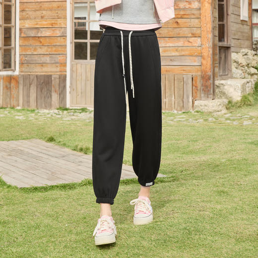 半身缘女裤 春季时尚柔软宽松版型简约休闲卫裤251102P37702726 商品图1