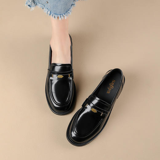 品质好货|Safiya/索菲娅2025英伦风通勤金属扣厚底乐福鞋 商品图3