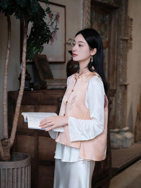 盛唐牡丹| 玉色石榴花纹花锦缎马甲