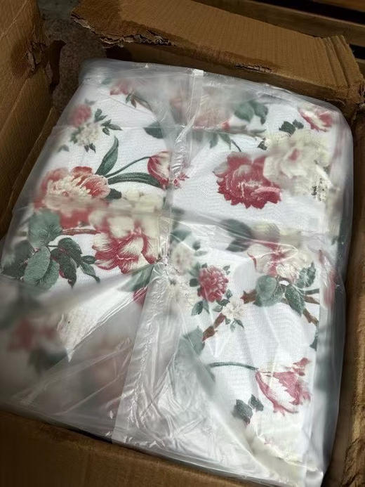 原单正品拉夫劳伦100%纯棉毛巾。花色20多个，好多都没拍到的，每个都好看，美美的田园风风格。尺寸72×42
全部原箱卖完无补！拼手速
官网售价26.99美金一条，现特价69四条包邮，颜色随机 商品图5