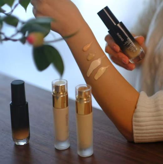 唐老师实验室出品粉底液，春季焕妆，匠心打磨研发的，轻薄透气光感粉底液，水润服帖不卡粉，越用越自然， 妆养合一，呵护肌肤屏障，愿新的一年美出新模样💗 商品图13