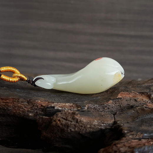 【天然正品】天然细腻油润度佳新疆料雕白玉兰花和田玉吊坠59.4*25.5*21.7MM（皆取最大值）中性款现售价：880特价!120325XY12 商品图6
