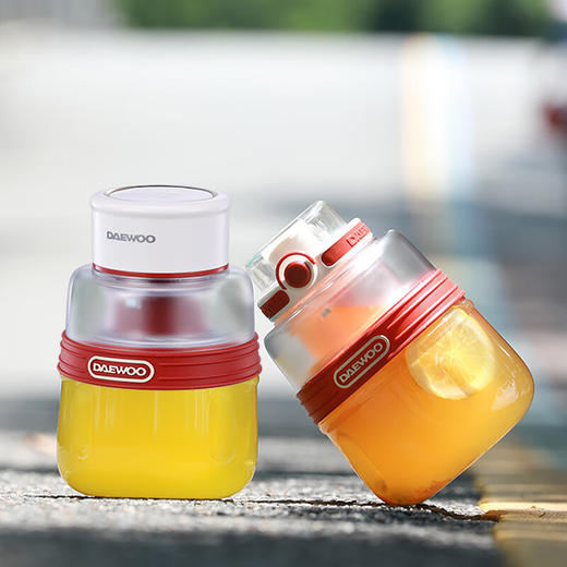 大宇（DAEWOO）榨汁杯家用迷你随行电动便携式果汁杯 便携式榨汁吨吨桶（海棠红）_DYGZ-5D10 商品图3