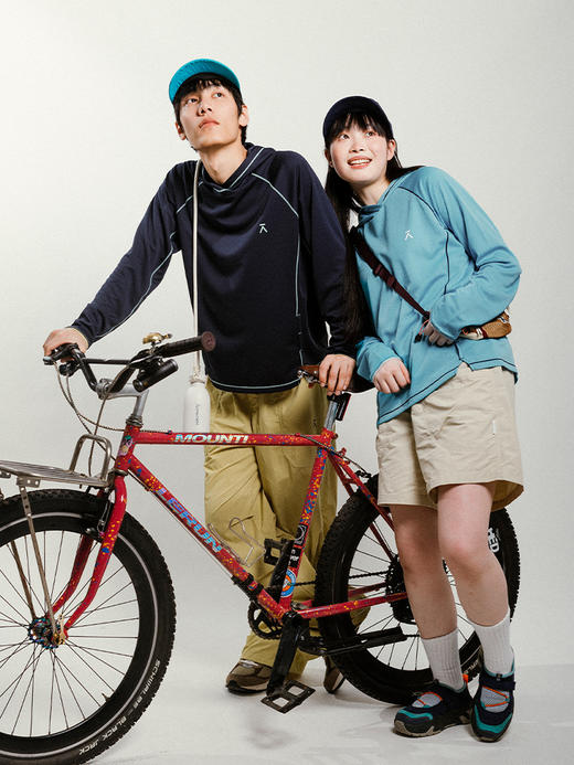 【品牌特惠】ACMEITEM爱棵米 户外情侣连帽骑行T恤吸湿速干合体长袖上衣男女GAG3340203A 商品图3