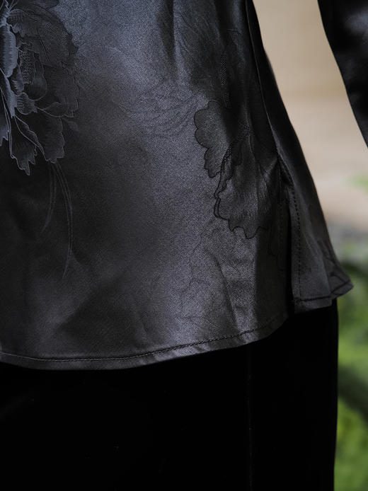 盛唐婧 |真丝牡丹提花修身国风上衣-黑色 商品图2