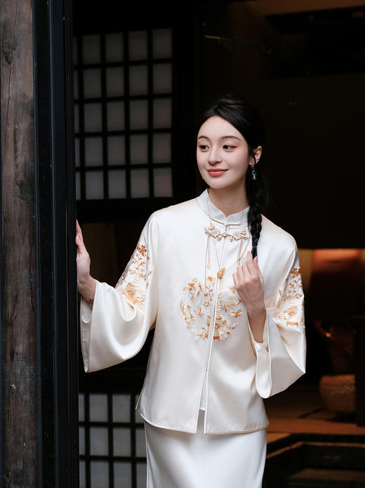 盛唐牡丹 |吉祥宝瓶团纹对襟外套-米黄 商品图4